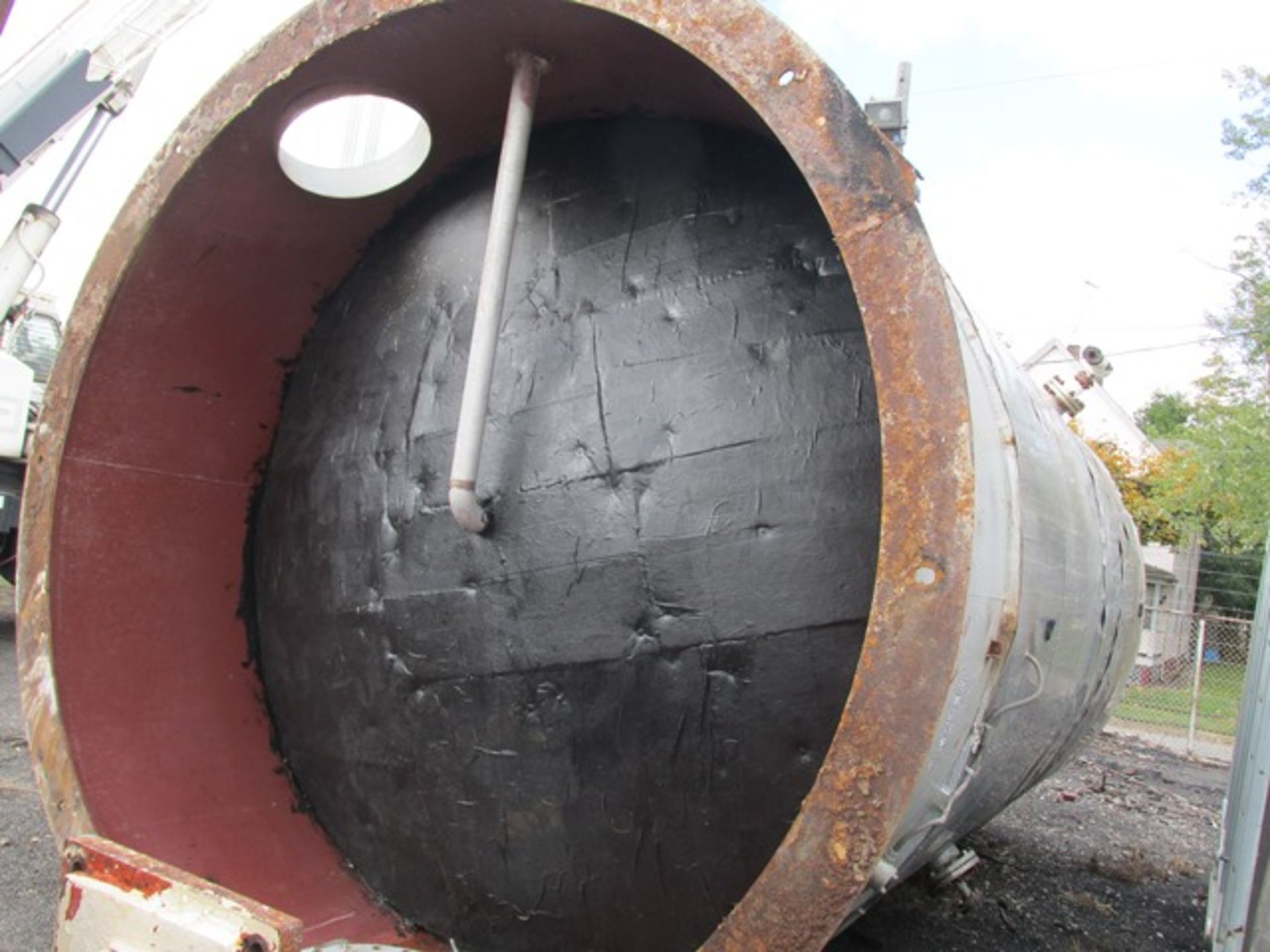 12,000 Gallon Stainless Steel Tank. 12' diameter x 16' straight side w/ Chemineer agitator - Image 4 of 10