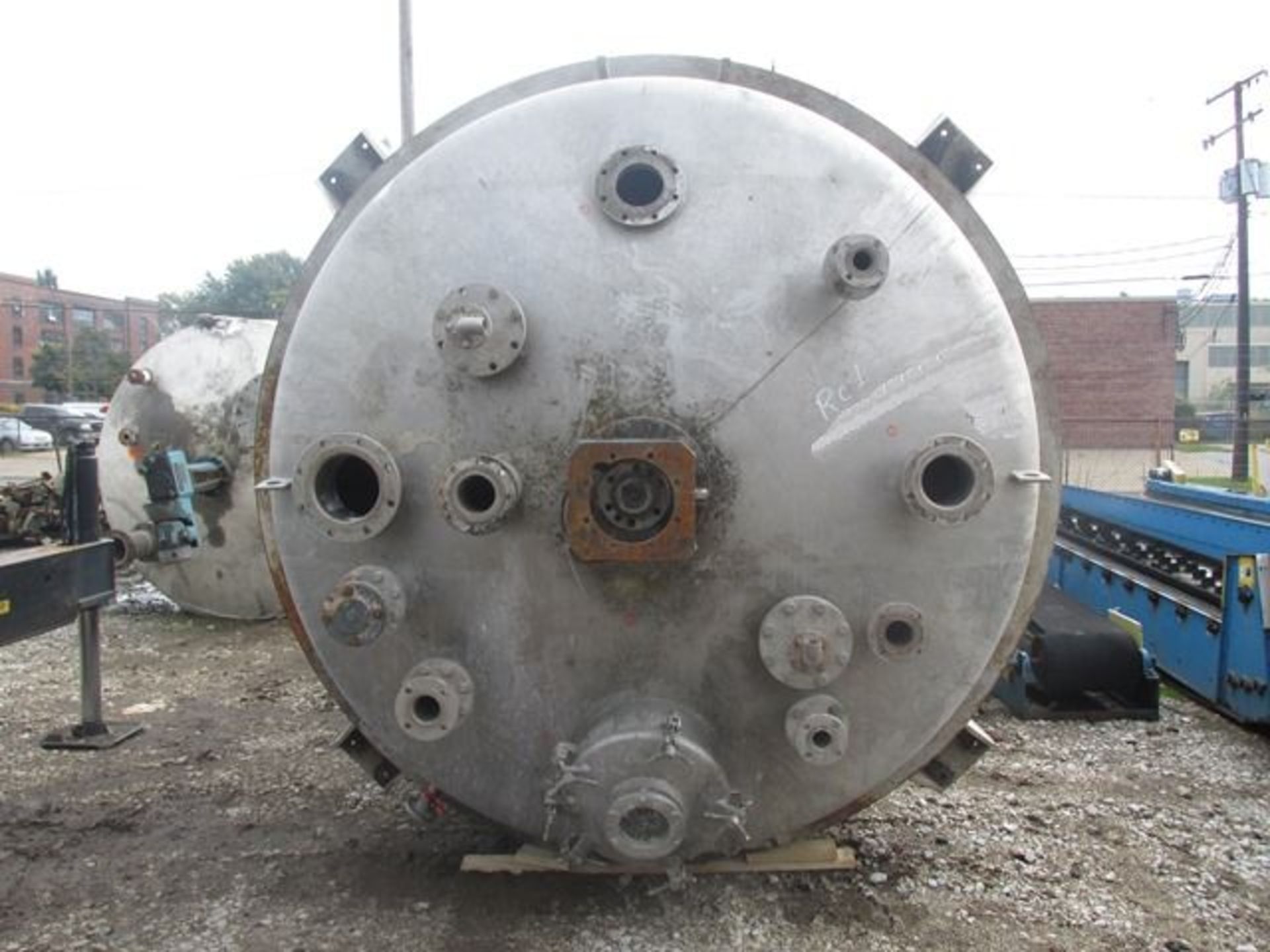 5500 gallon Paul Mueller agitated receiver, stainless steel construction, approximately 8'9" dia. - Image 4 of 10