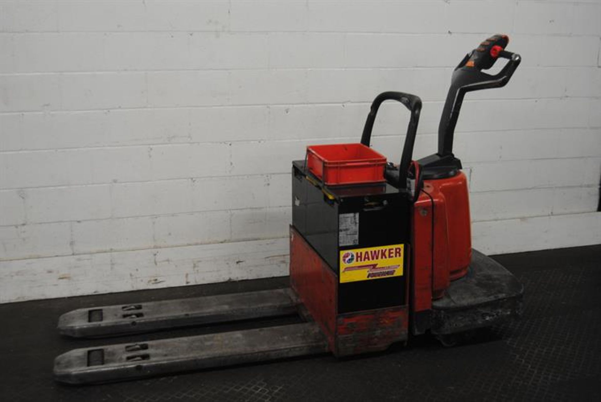 Raymond 112Tmfre60L Electric Pallet Truck - Image 2 of 5
