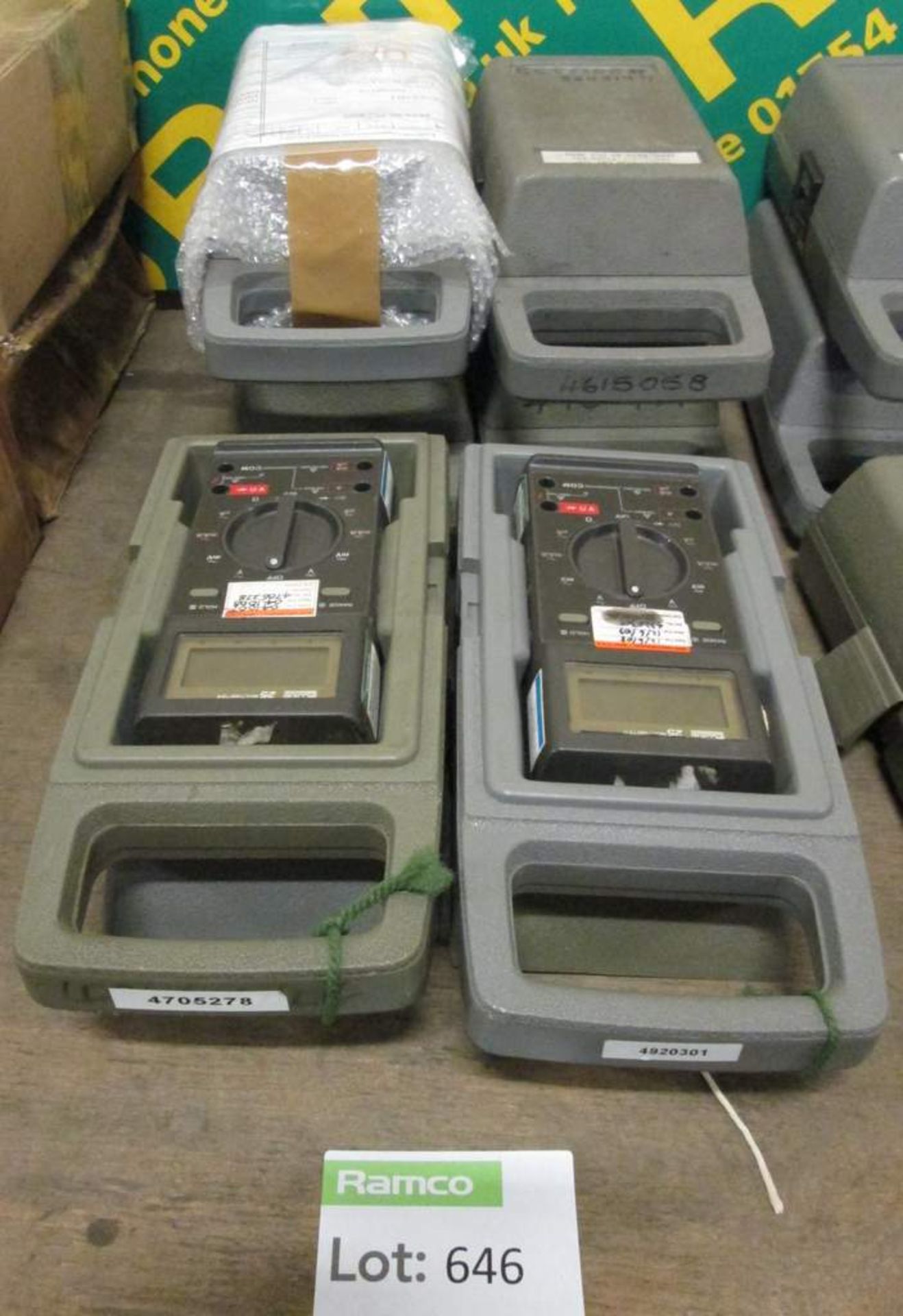 6x Fluke Multimeters