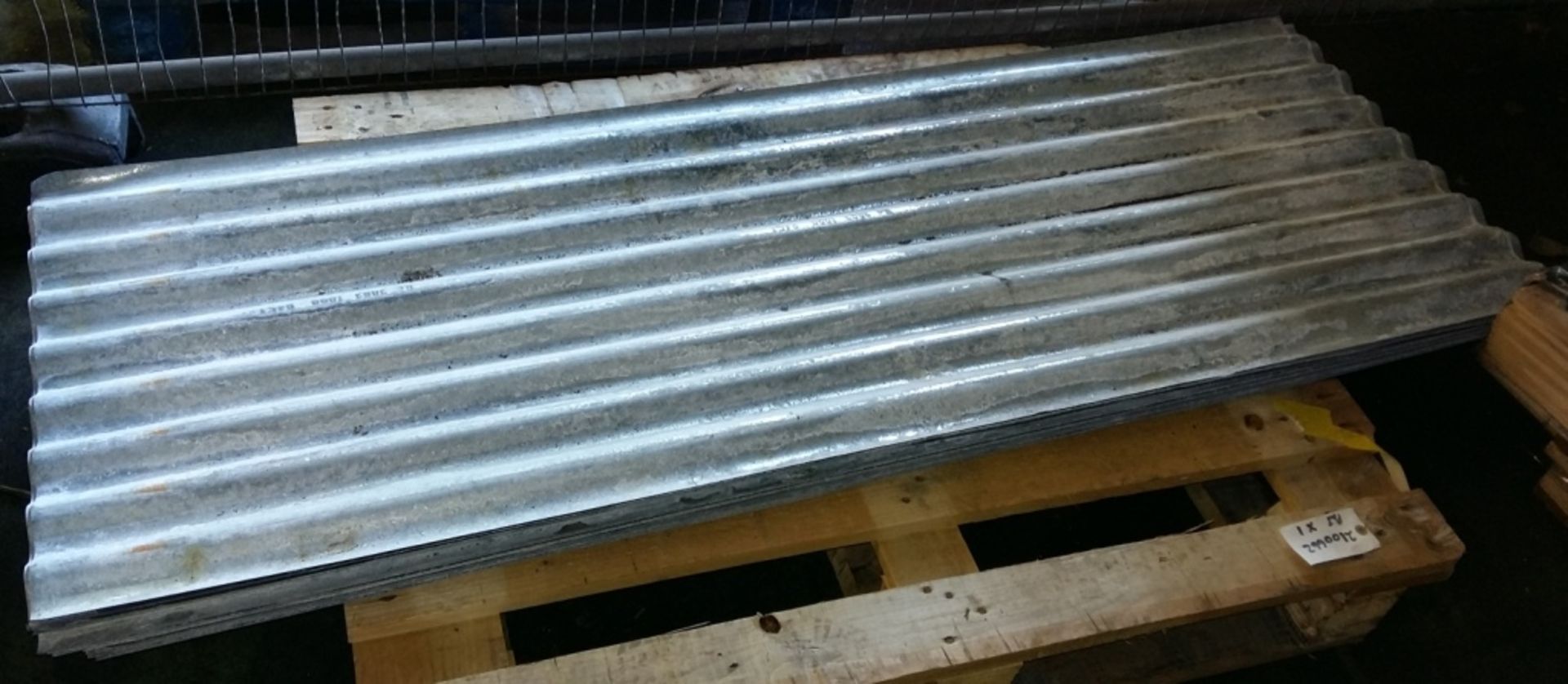 Corrugated galvanised sheets - approx 20 sheets
