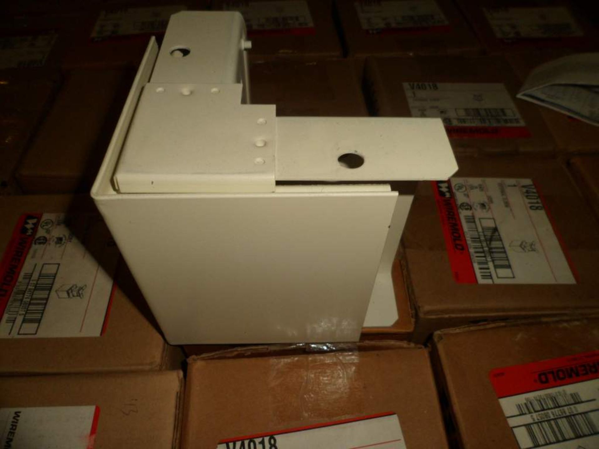 172x Wiremould 4000 series external elbow - Image 3 of 3