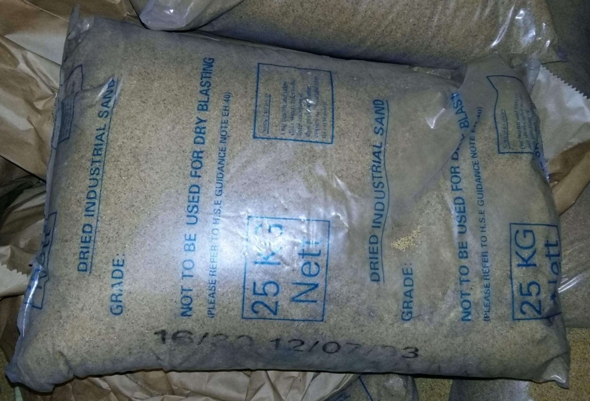 Dried Industrial sand 25kg bags - Image 2 of 2