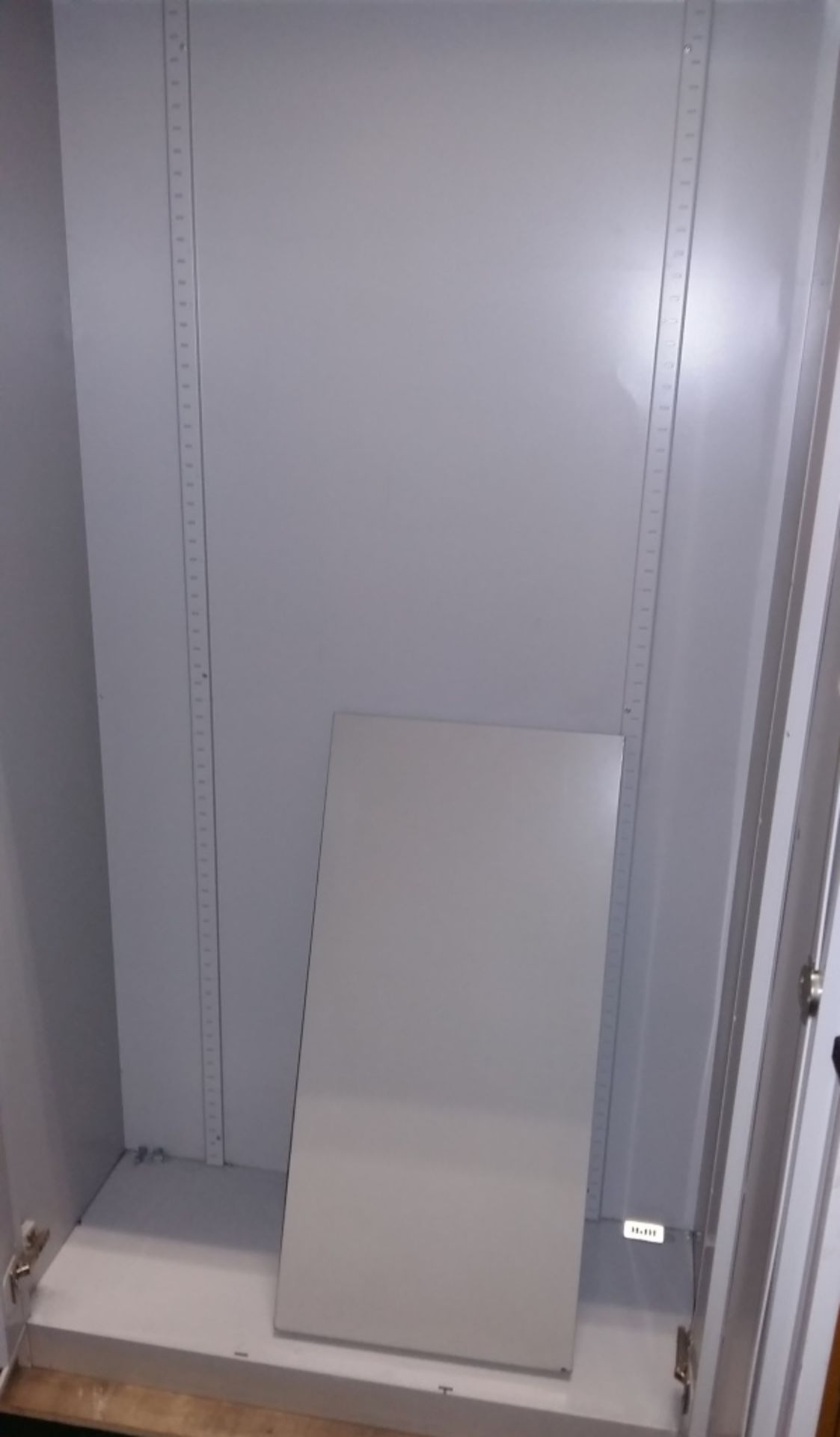 2 door cabinet - Image 2 of 2