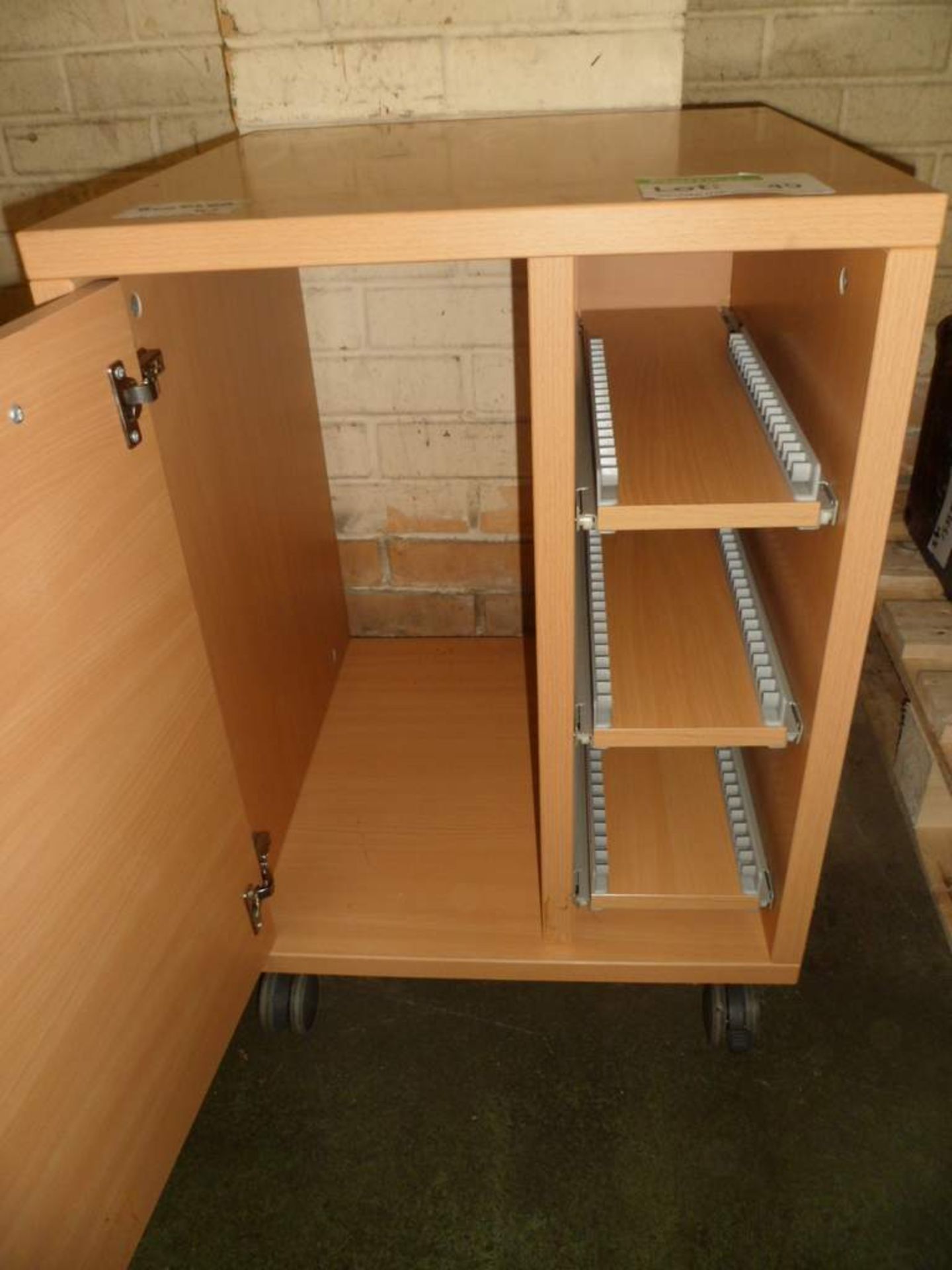 Storage cabinet - Image 2 of 2