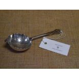 A George V silver tea strainer, Sheffield 1932, with pierced handle and scalloped bowl.