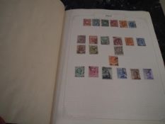 Album containing a collection of Italian stamps (100's)