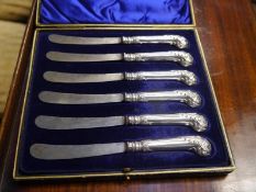 Cased set of six silver pistol-handled tea knives, Sheffield 1900.