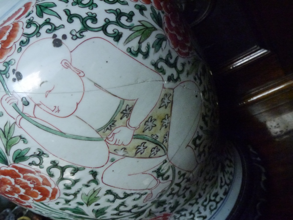 A Chinese porcelain baluster jar and cover in the famille rose palette decorated with figures - Image 4 of 7