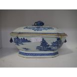 A Chinese Export blue and white porcelain tureen, c. 1800, of shaped octagonal form, the domed cover