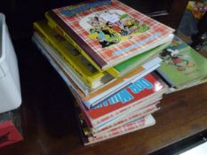 A group of vintage childrens' annuals including The Broons, Snoopy etc