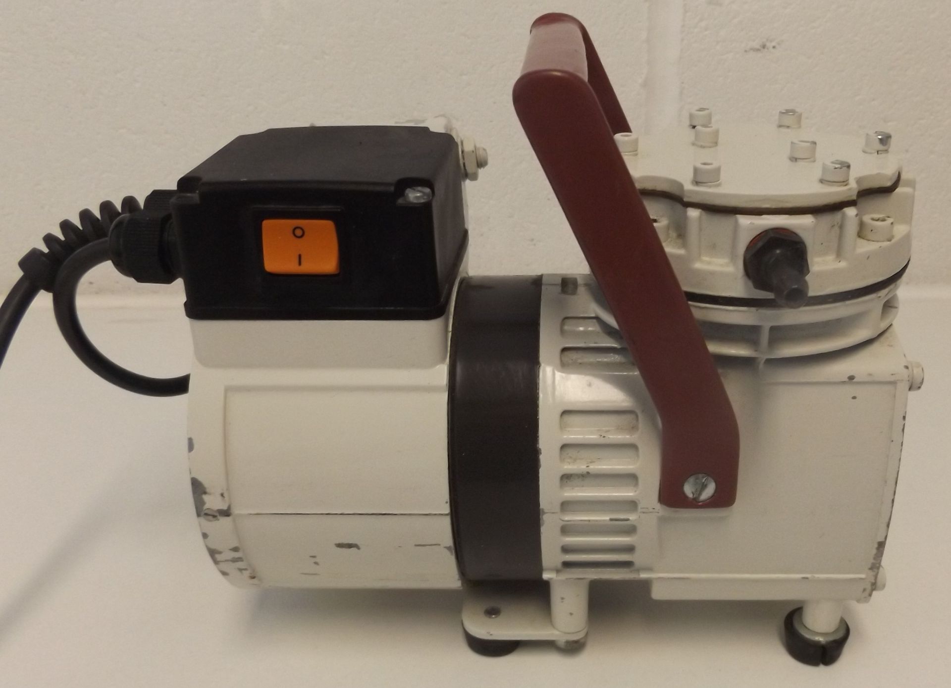 KNF Neuberger D-7922 Vacuum Pump - Image 2 of 4