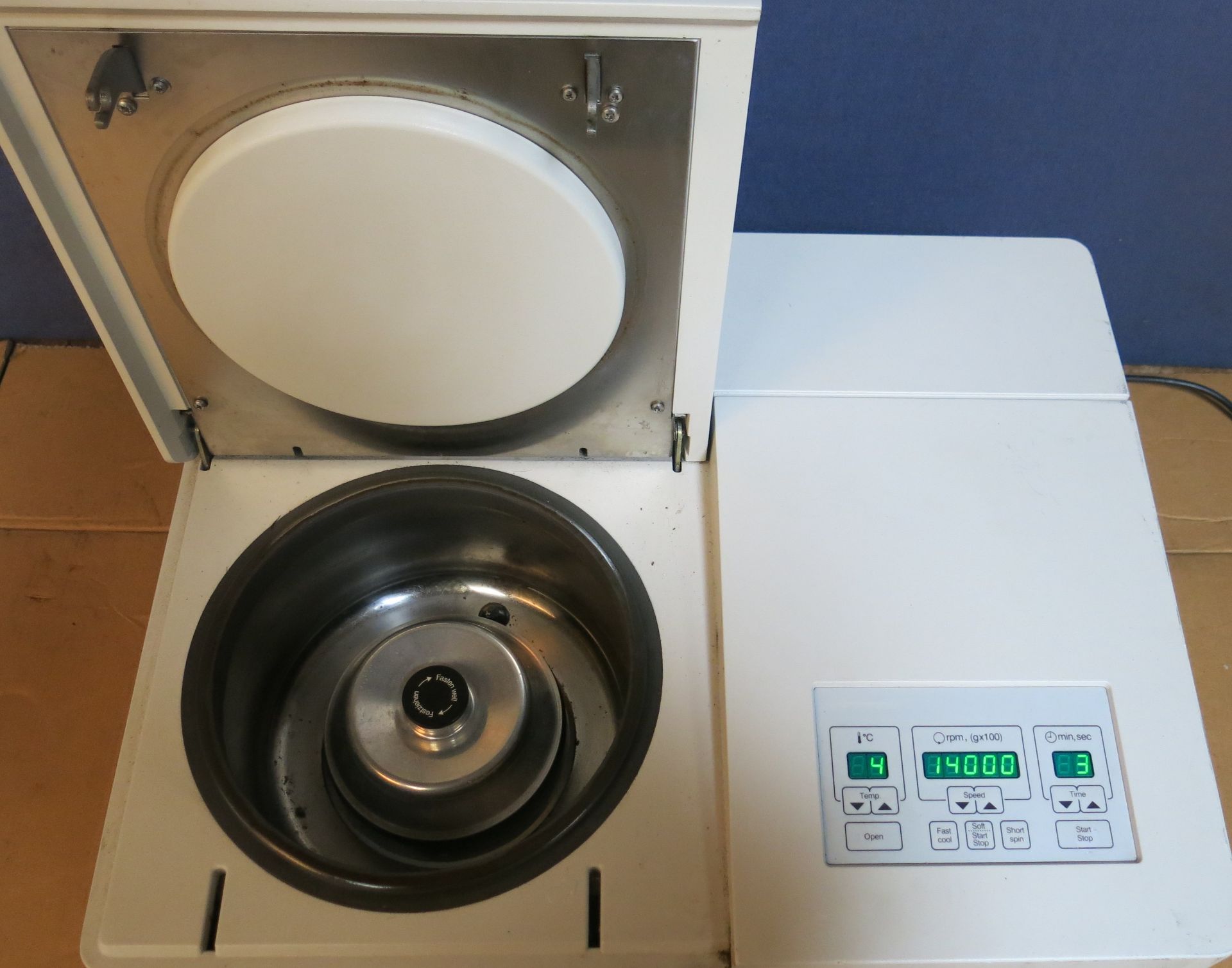 Eppendorf 5402 Centrifuge - Image 4 of 10