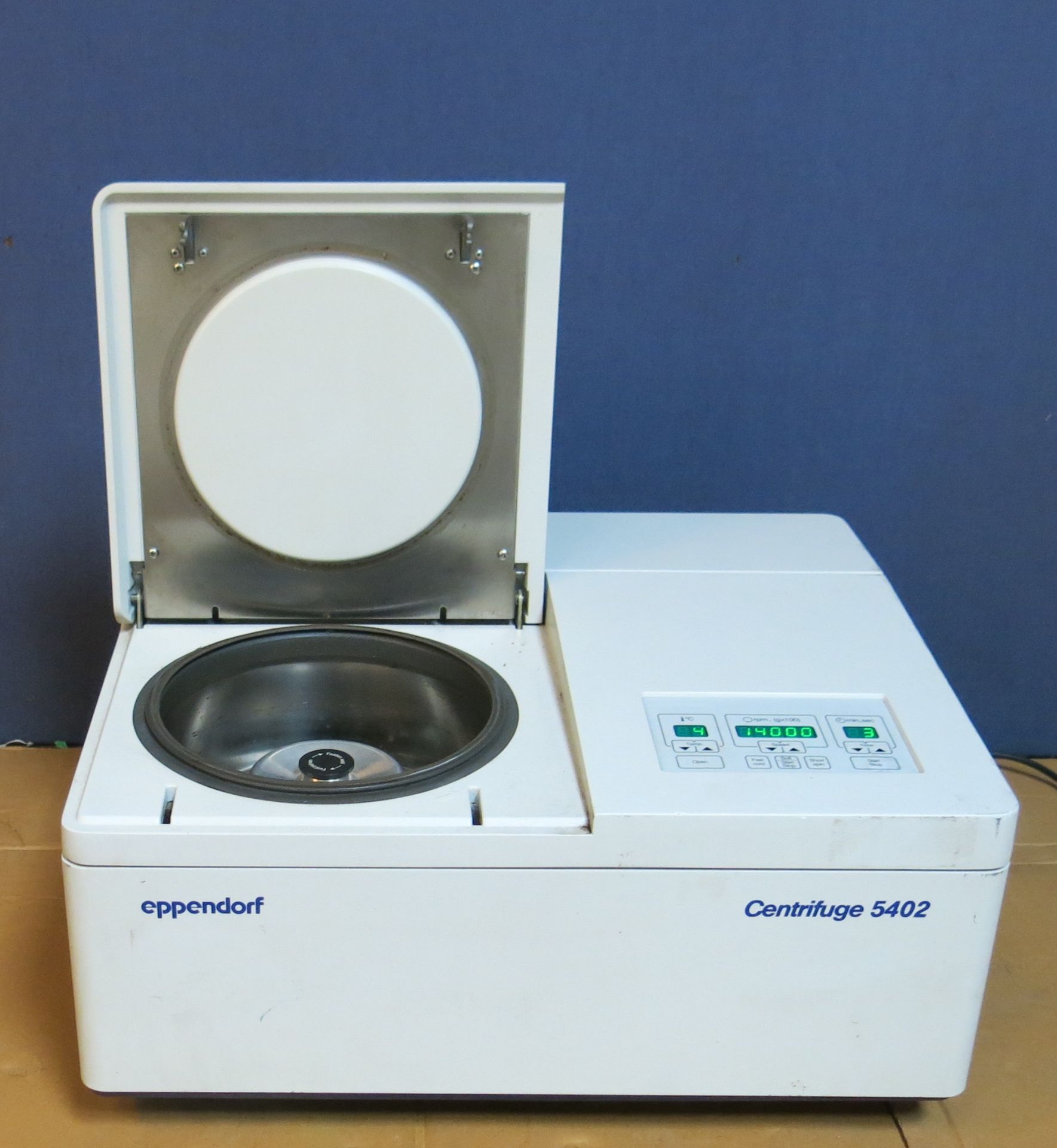 Eppendorf 5402 Centrifuge - Image 3 of 10