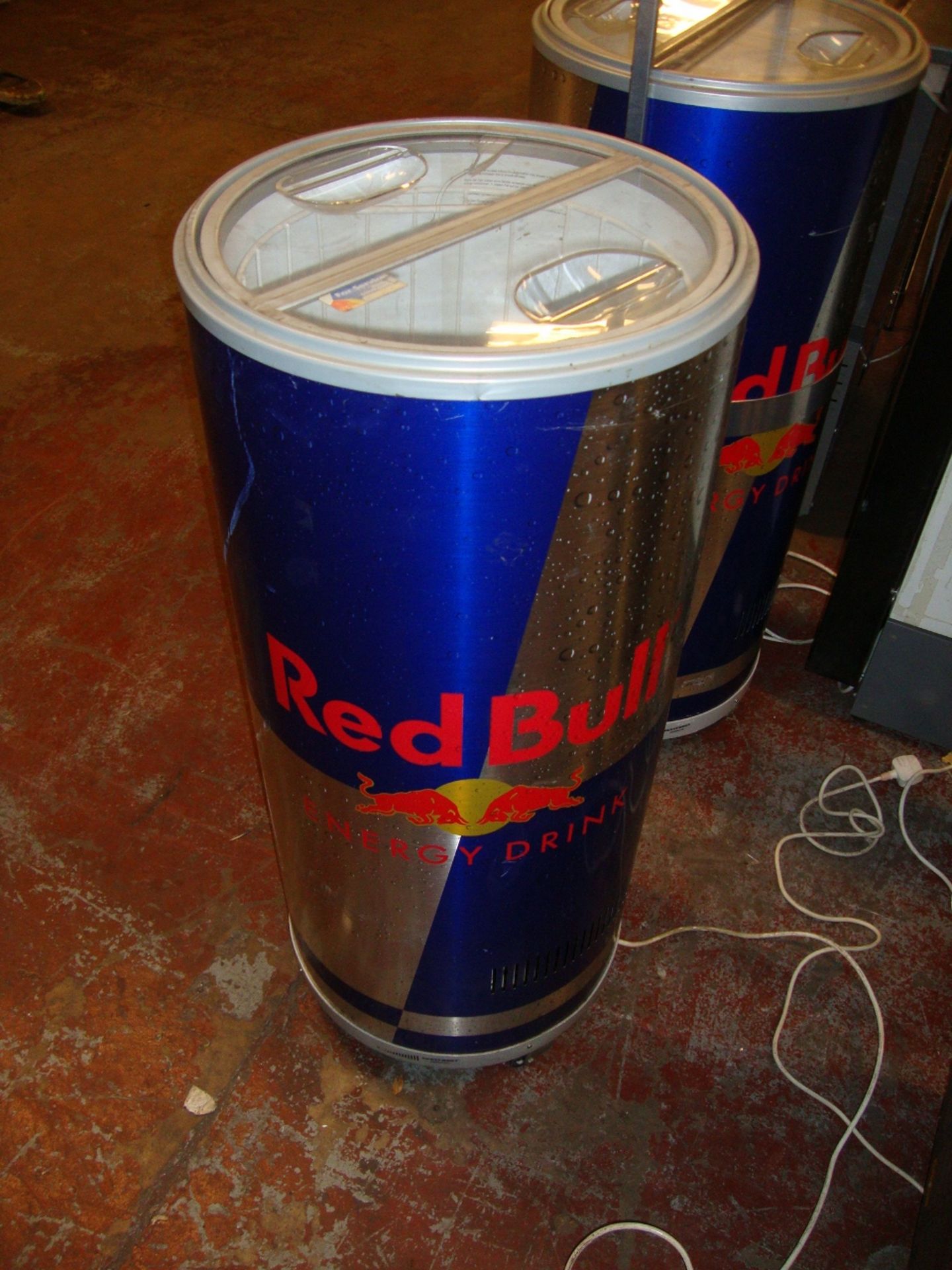 Red Bull top loading display chiller with removable plastic coated wire frame insert and hinged lid - Image 2 of 3