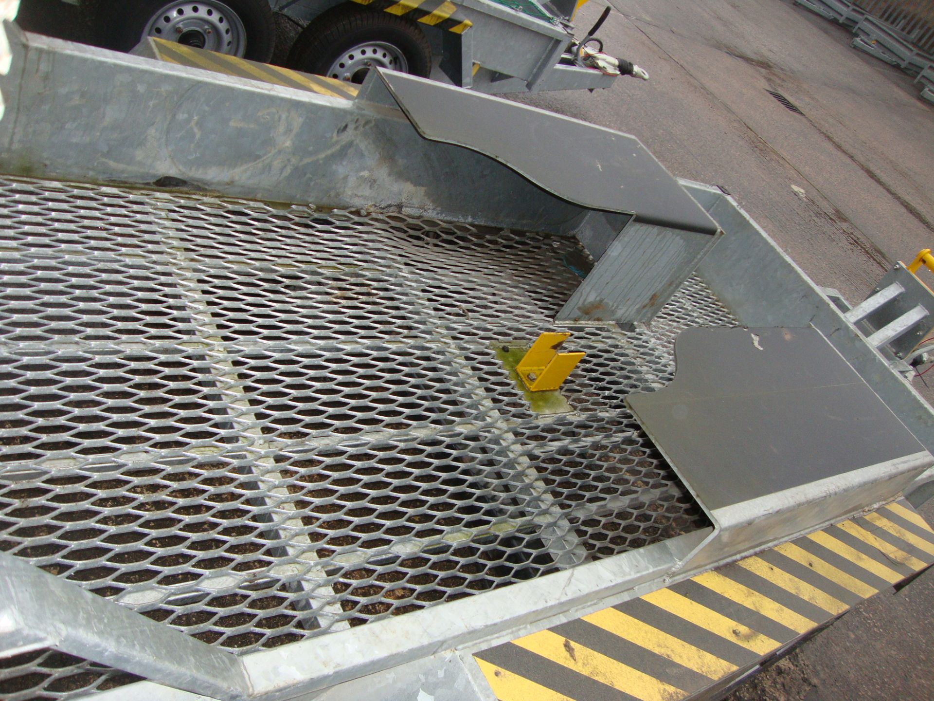 Mini digger/excavator specialist trailer incorporating large drive-on ramp at rear, shrouds for - Image 8 of 9