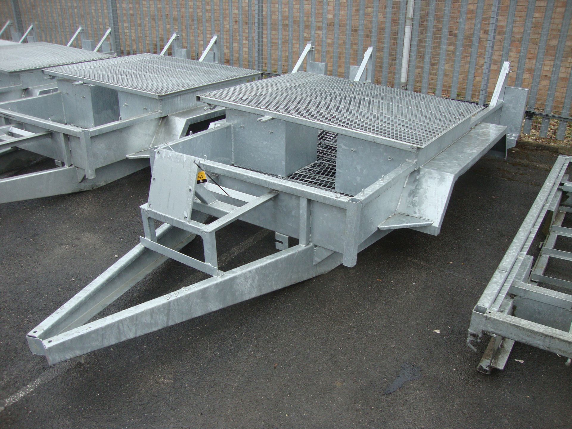 Mini digger/excavator trailer chassis, in galvanised steel, incorporating shrouds for driving the - Image 2 of 4