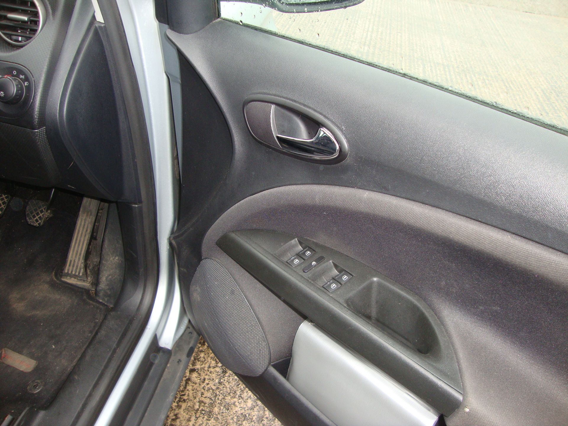 YR05 WSY Seat Toledo Sport FSI 5-door hatchback - Image 6 of 12