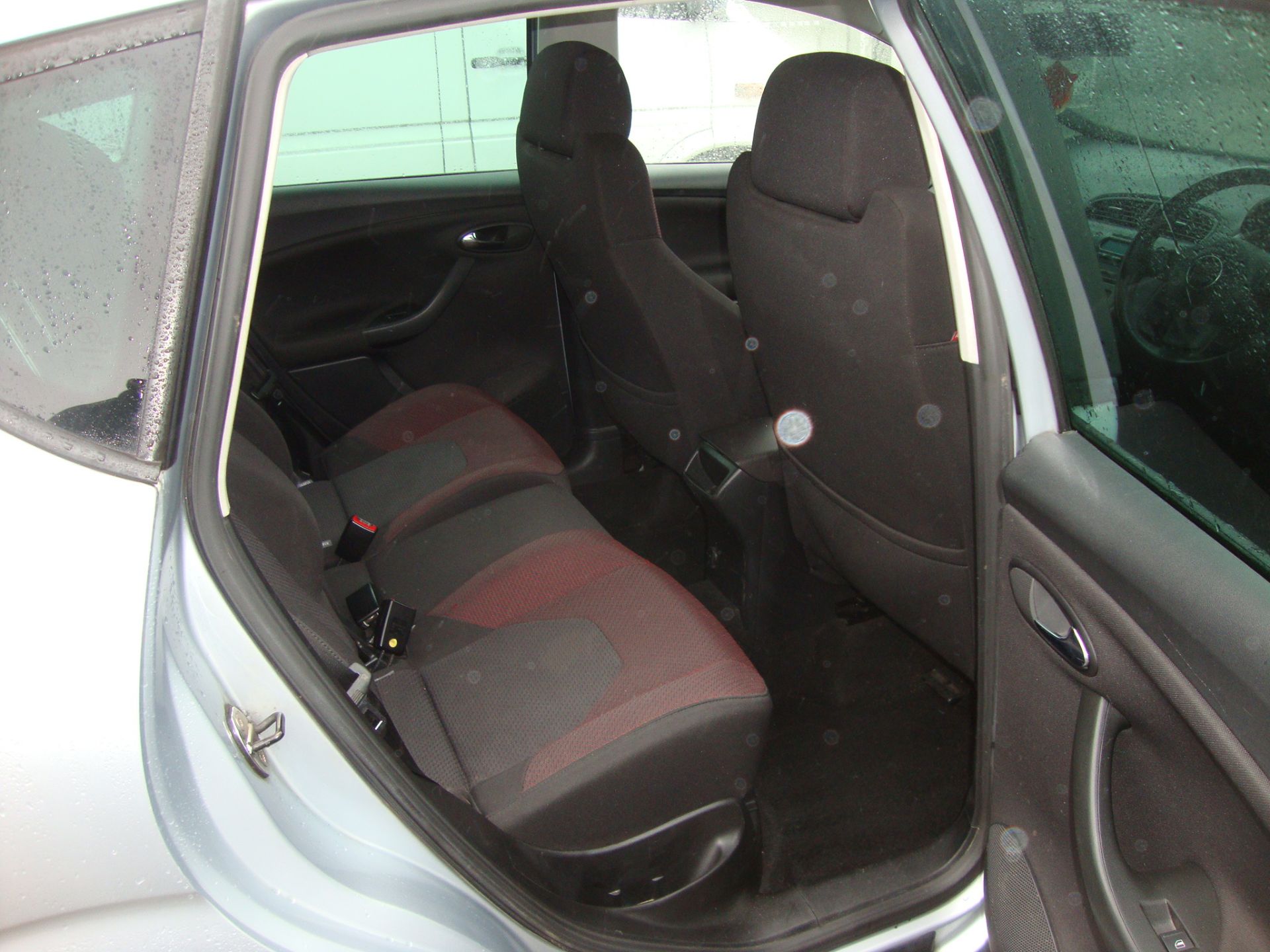 YR05 WSY Seat Toledo Sport FSI 5-door hatchback - Image 10 of 12