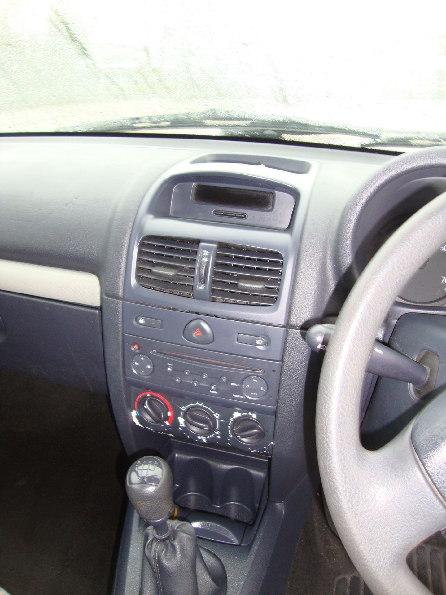 DG06 VYR Renault Clio Campus 3-door hatchback - Image 8 of 11