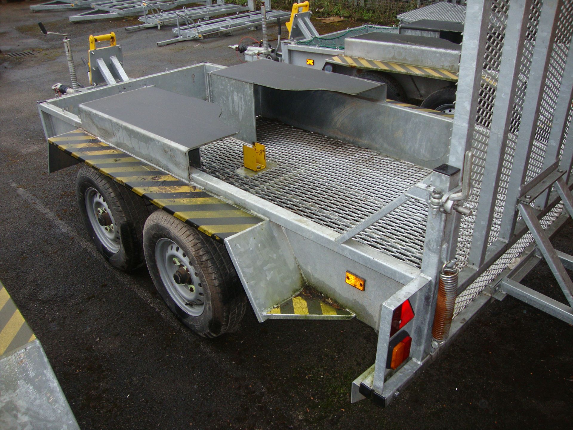Mini digger/excavator specialist trailer incorporating large drive-on ramp at rear, shrouds for - Image 5 of 8