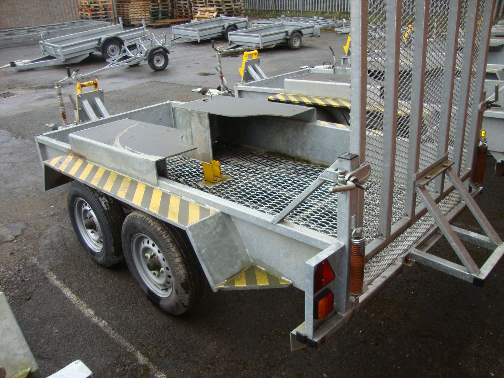 Mini digger/excavator specialist trailer incorporating large drive-on ramp at rear, shrouds for - Image 5 of 8