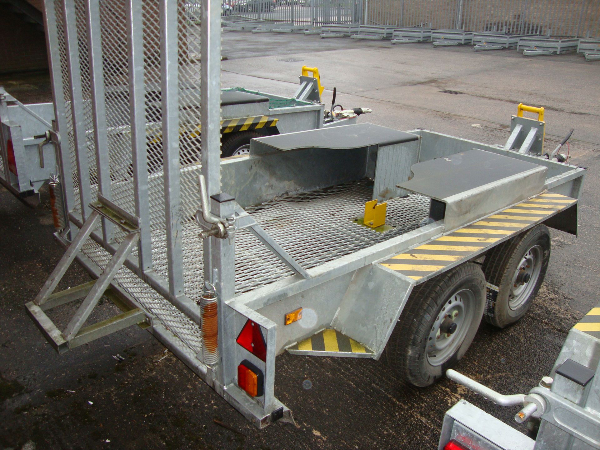 Mini digger/excavator specialist trailer incorporating large drive-on ramp at rear, shrouds for - Image 7 of 9