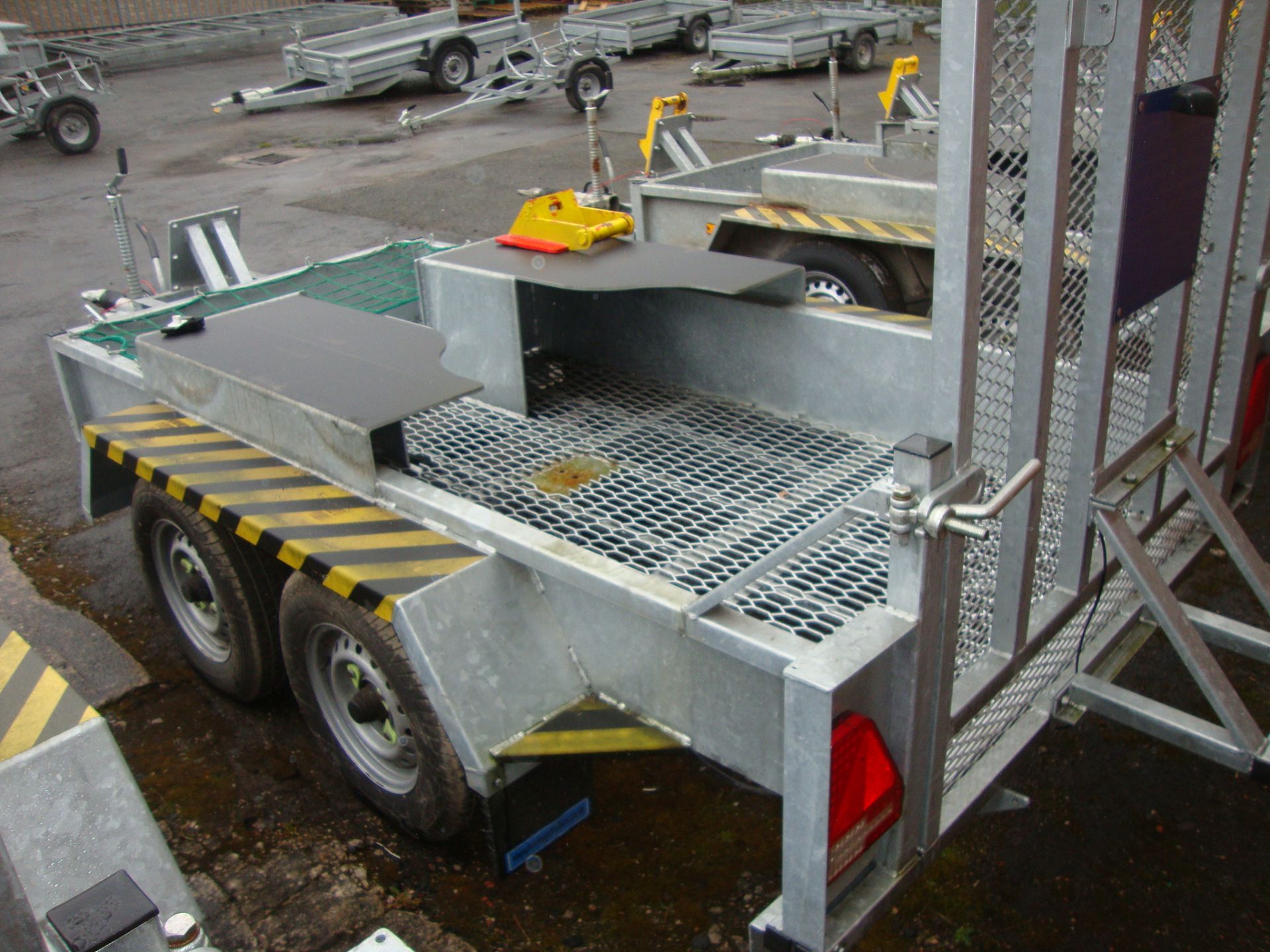 Mini digger/excavator specialist trailer incorporating large drive-on ramp at rear, shrouds for - Image 5 of 7