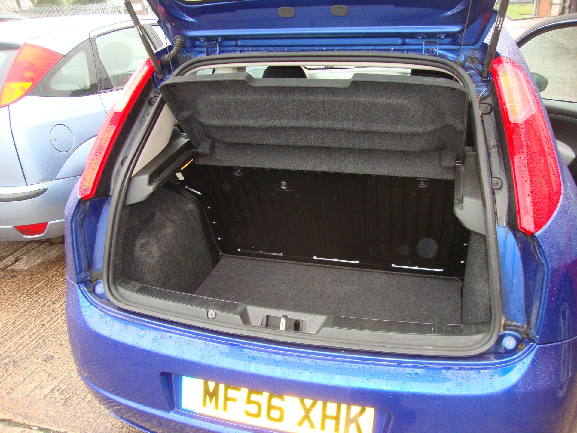 MF56 XHK Fiat Punto Active 3-door hatchback - Image 11 of 13