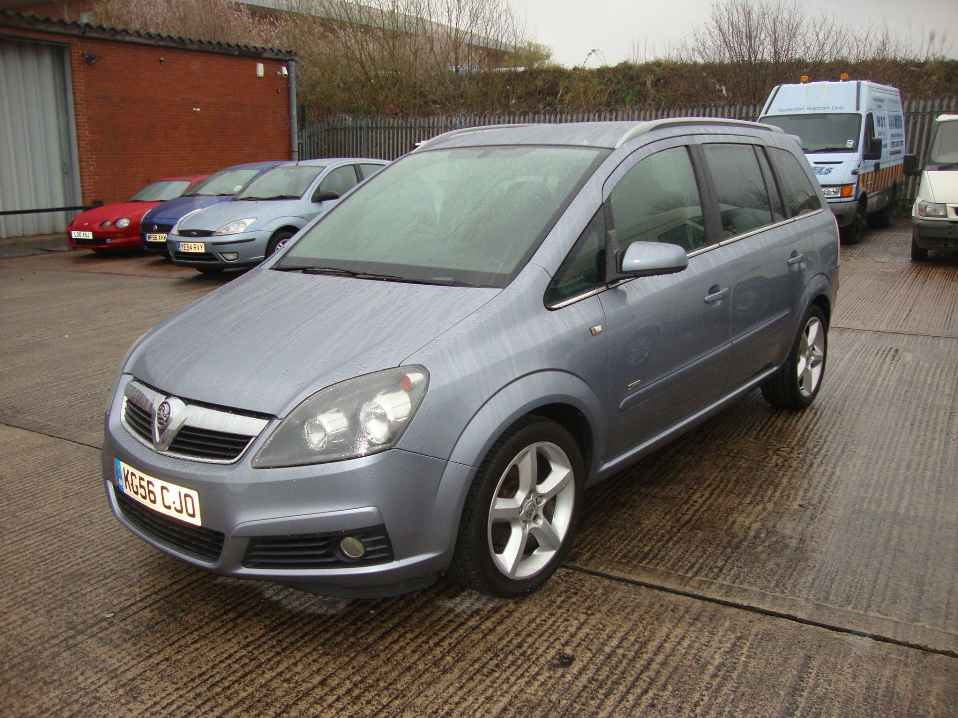 KG56 CJO Vauxhall Zafira SRI XP 140 7-seat MPV - Image 2 of 14