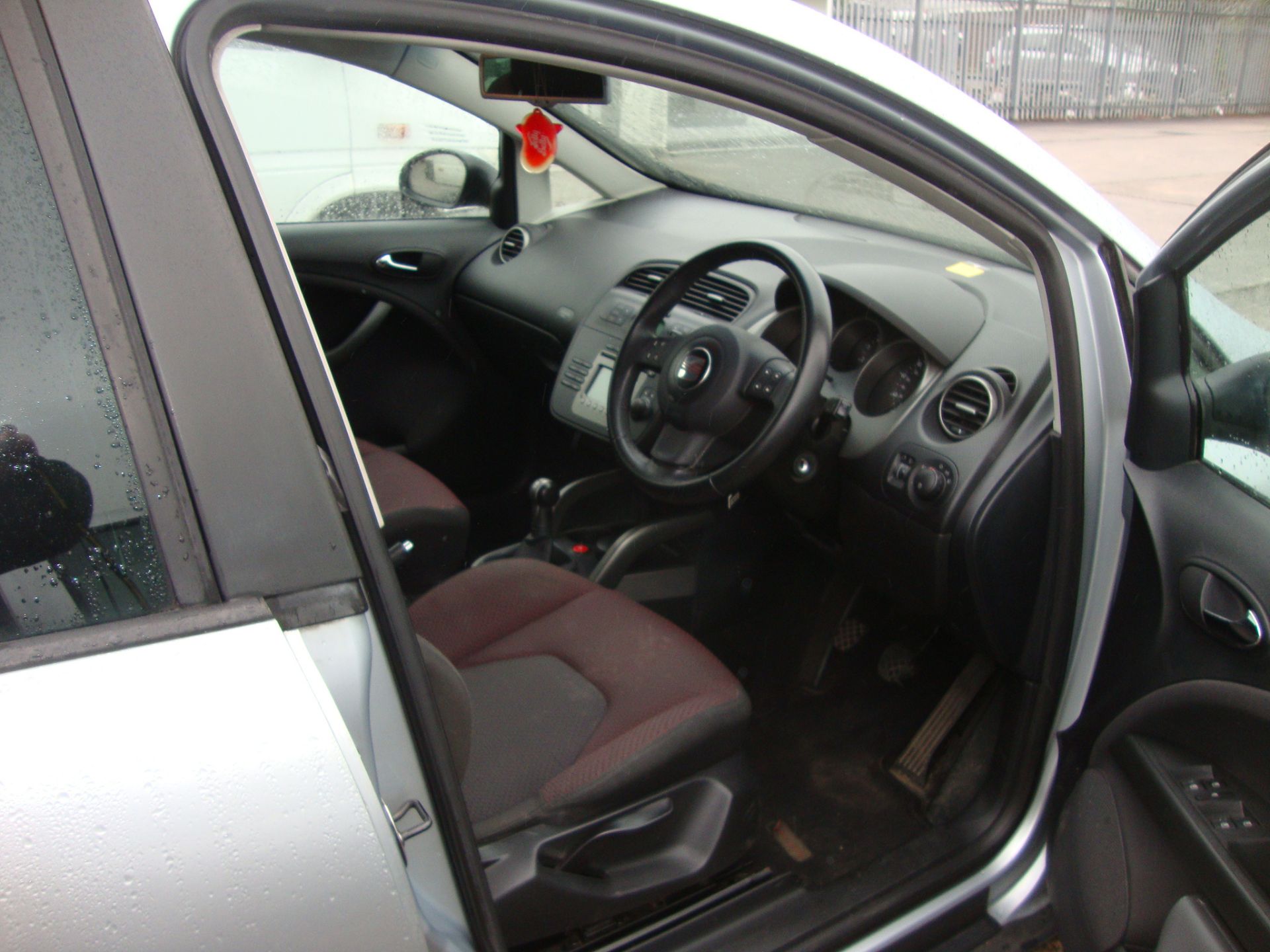 YR05 WSY Seat Toledo Sport FSI 5-door hatchback - Image 5 of 12