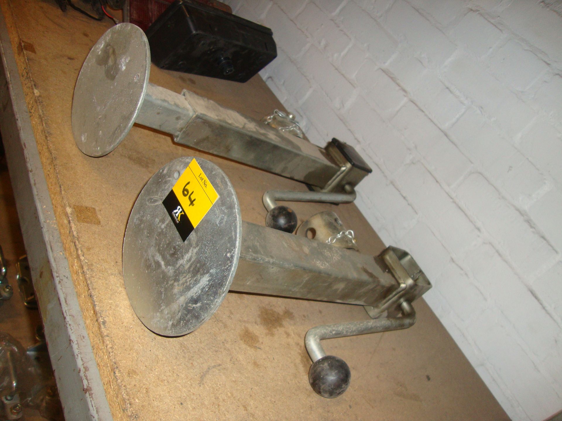 Pair of wind-up trailer legs. This lot is exempt from VAT, however it is still subject to a Buyer' - Image 3 of 3