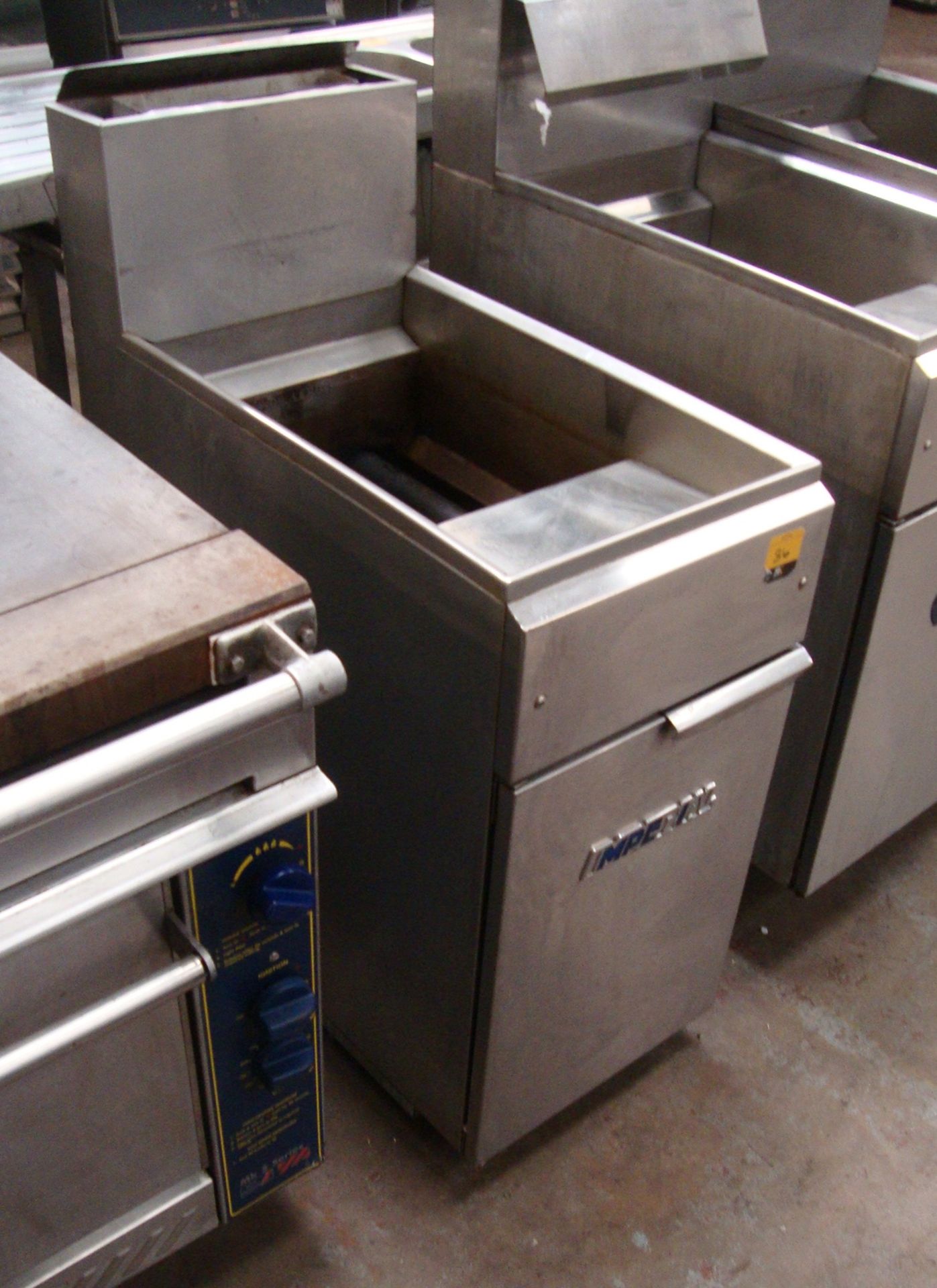 Imperial stainless steel floorstanding deep fat fryer - Image 2 of 2