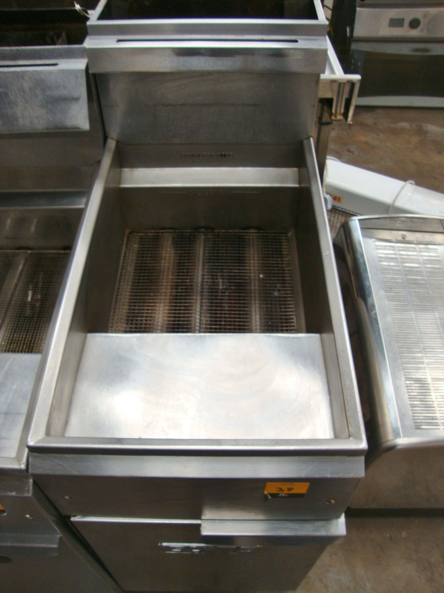 Elite stainless steel floorstanding deep fat fryer - Image 3 of 3