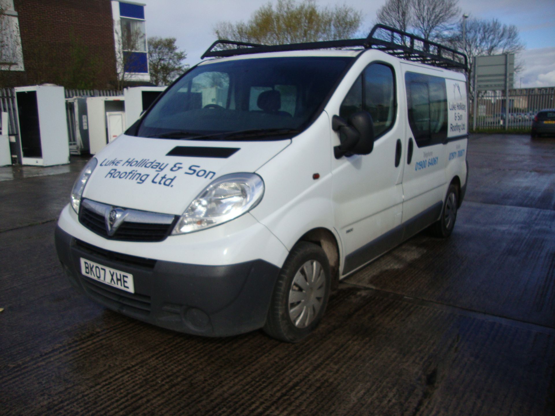 2007 Vauxhall Vivaro 2900 D/C SWB van with 2nd row of seats and additional glazing - Image 2 of 22