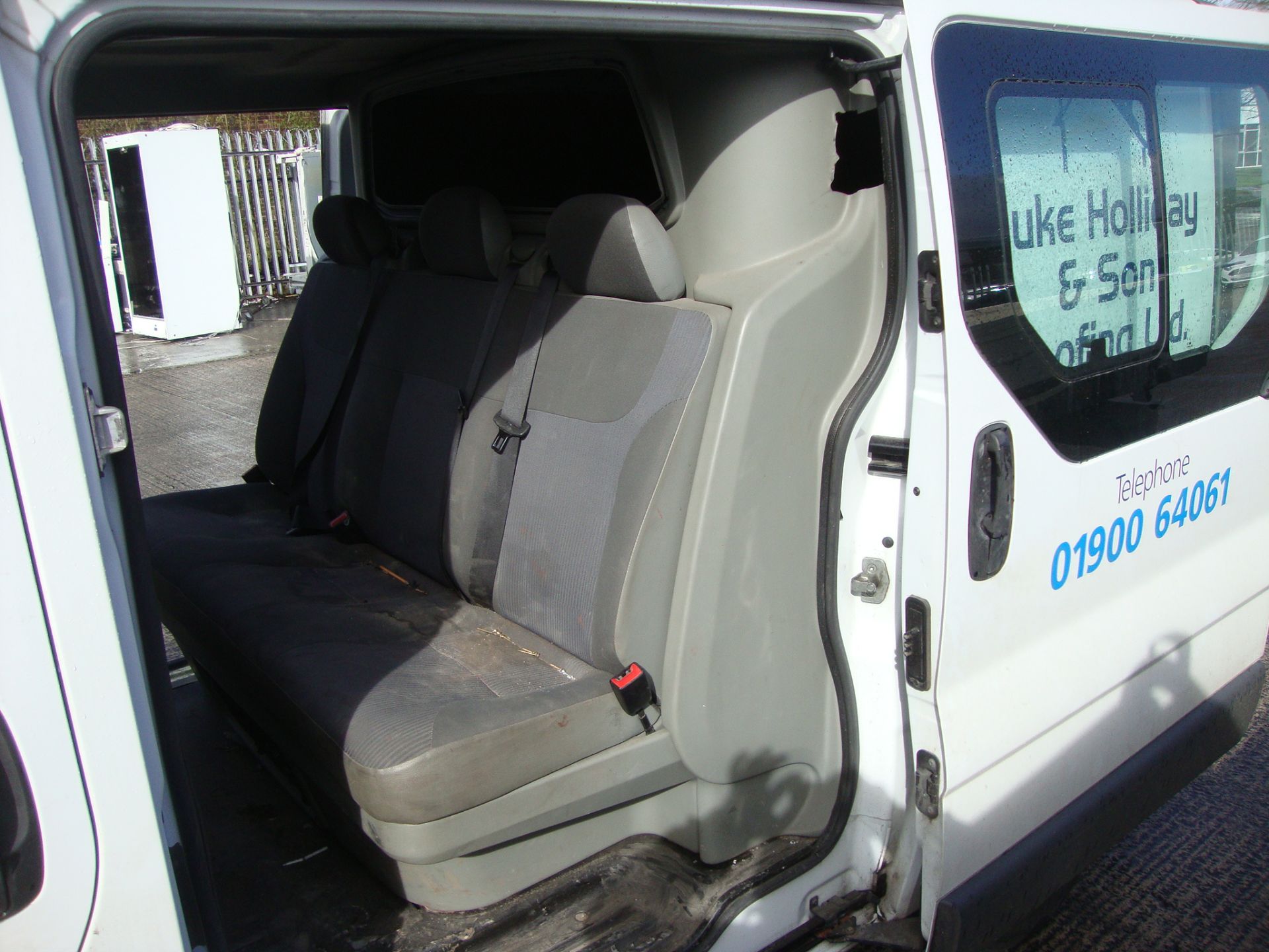 2007 Vauxhall Vivaro 2900 D/C SWB van with 2nd row of seats and additional glazing - Image 17 of 22