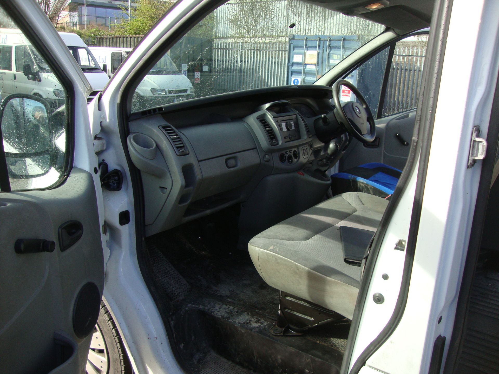 2007 Vauxhall Vivaro 2900 D/C SWB van with 2nd row of seats and additional glazing - Image 20 of 22