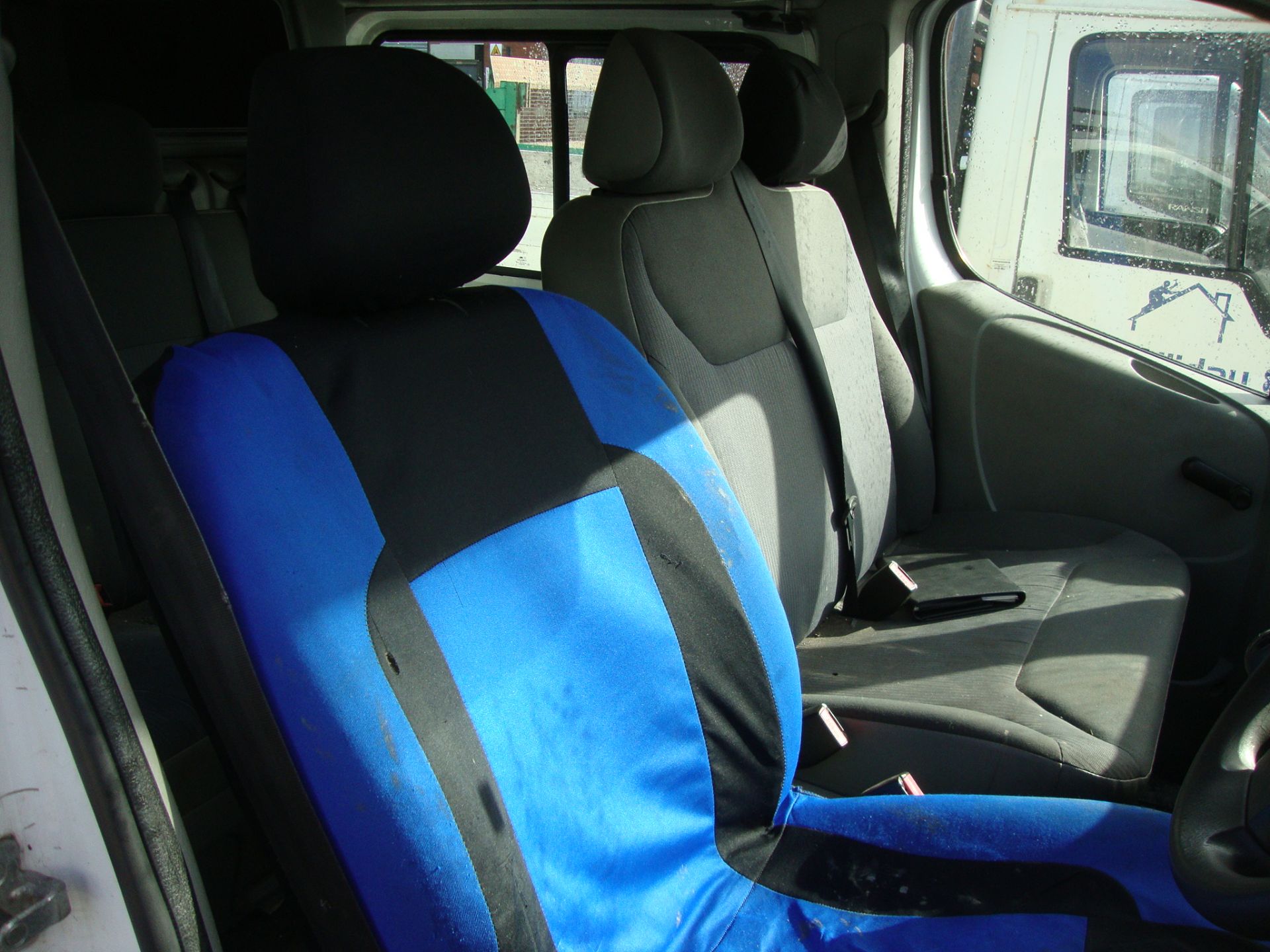 2007 Vauxhall Vivaro 2900 D/C SWB van with 2nd row of seats and additional glazing - Image 14 of 22