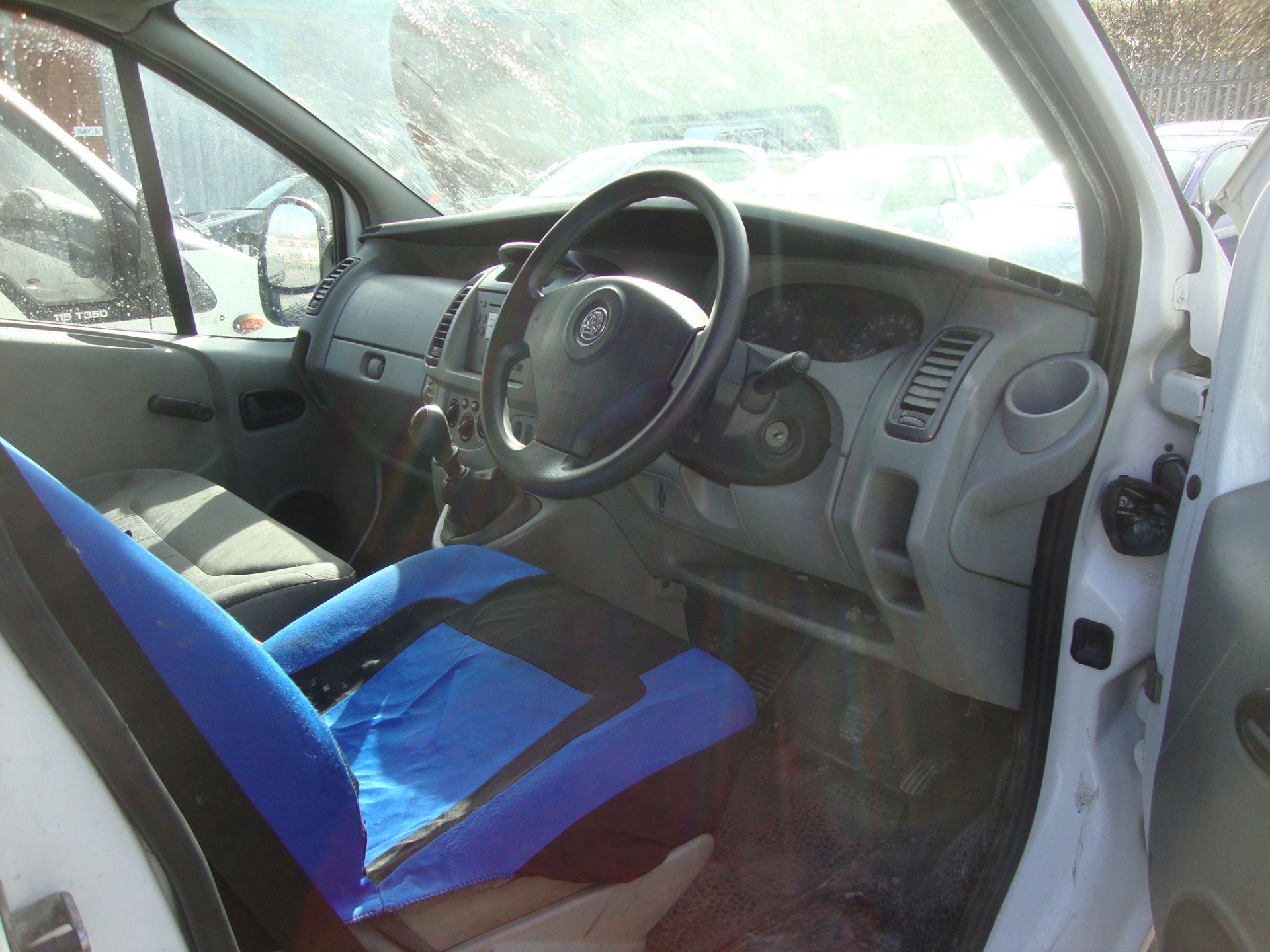 2007 Vauxhall Vivaro 2900 D/C SWB van with 2nd row of seats and additional glazing - Image 11 of 22