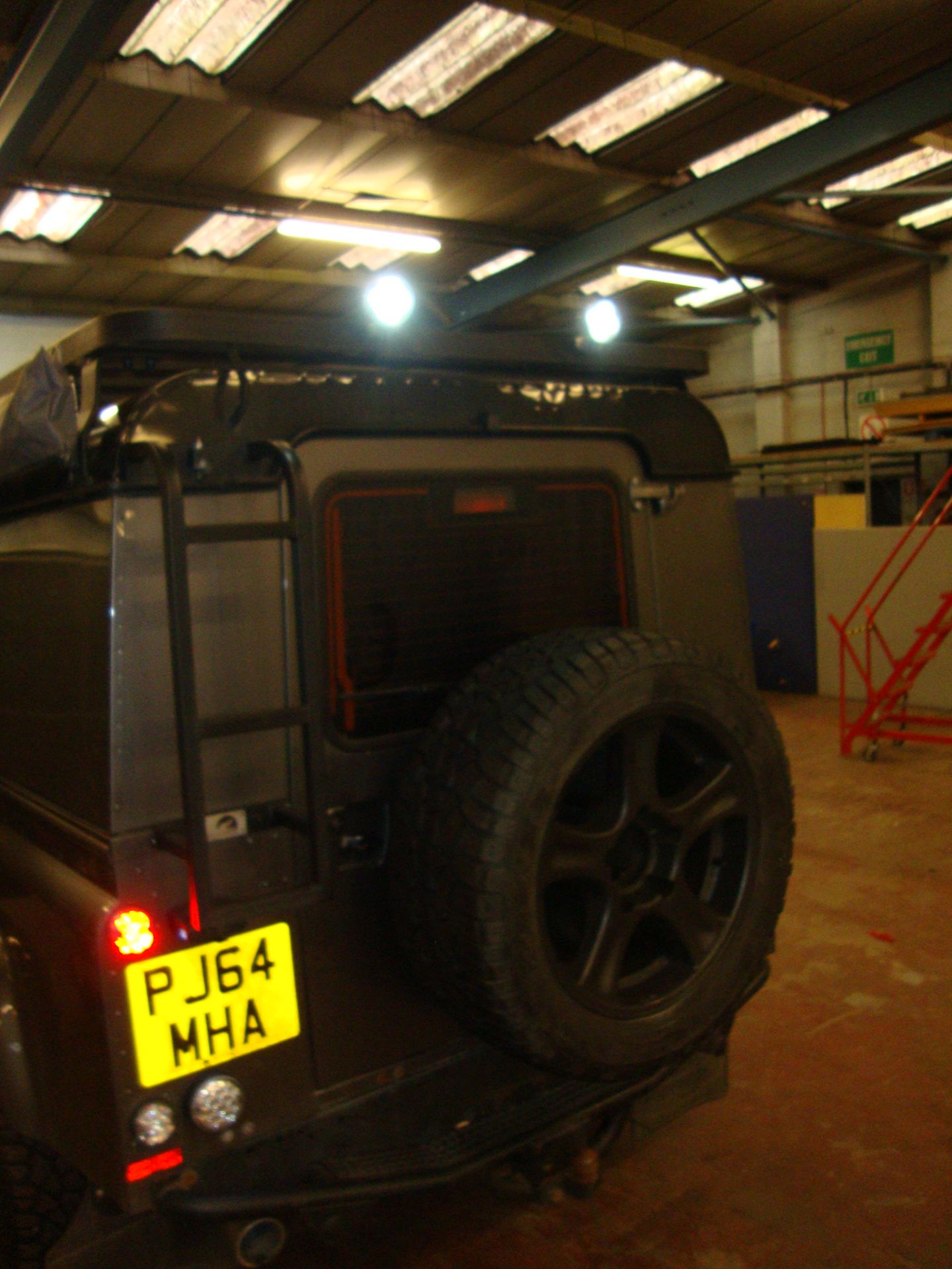 2014 Land Rover Defender 110 XS 2.2 TDCi Utility Wagon SMC Over Land Flat Dog Special - Image 4 of 37