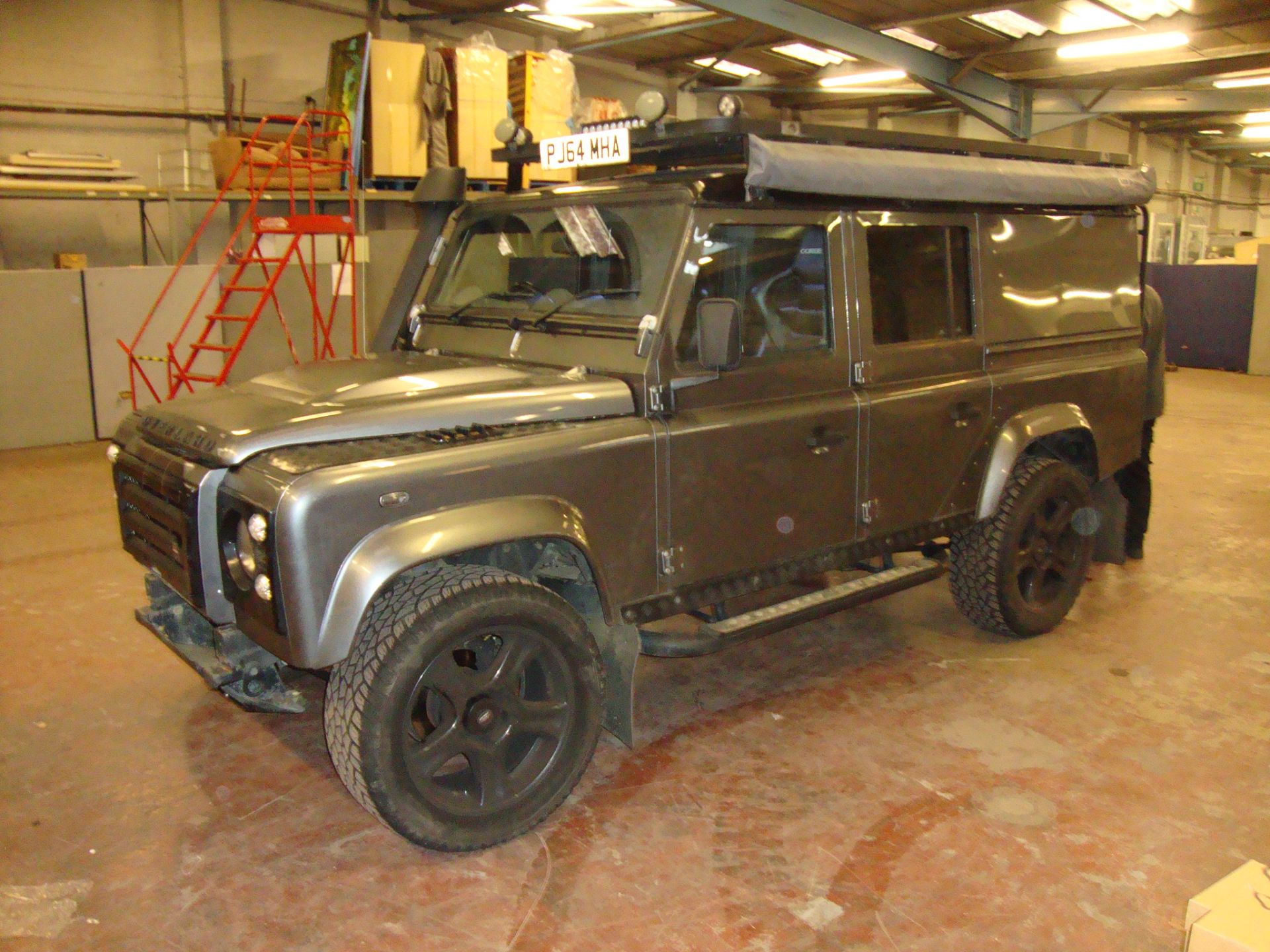 2014 Land Rover Defender 110 XS 2.2 TDCi Utility Wagon SMC Over Land Flat Dog Special - Image 10 of 37