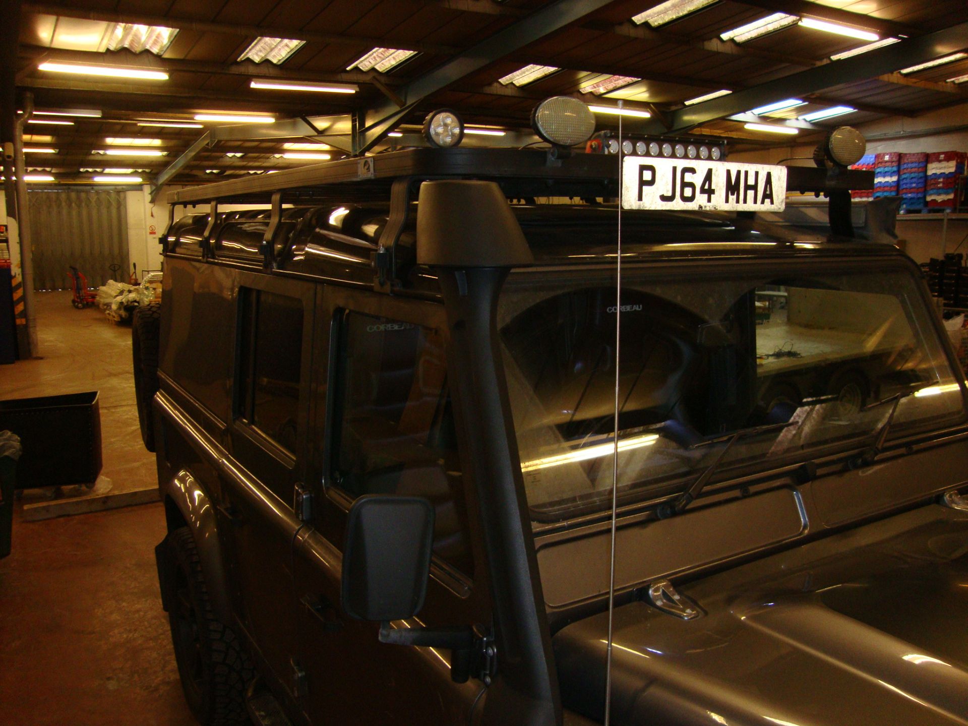 2014 Land Rover Defender 110 XS 2.2 TDCi Utility Wagon SMC Over Land Flat Dog Special - Image 17 of 37