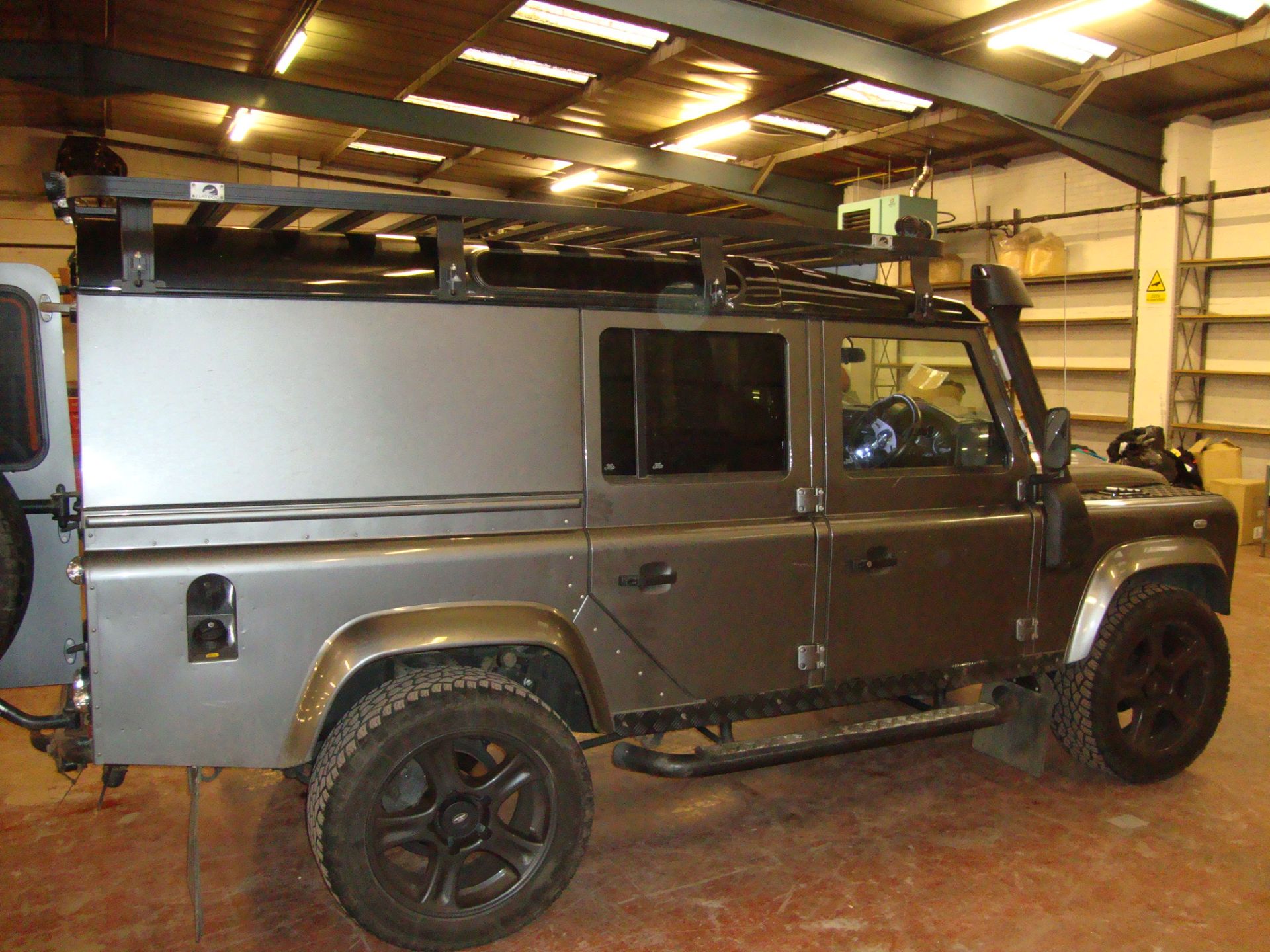 2014 Land Rover Defender 110 XS 2.2 TDCi Utility Wagon SMC Over Land Flat Dog Special - Image 20 of 37