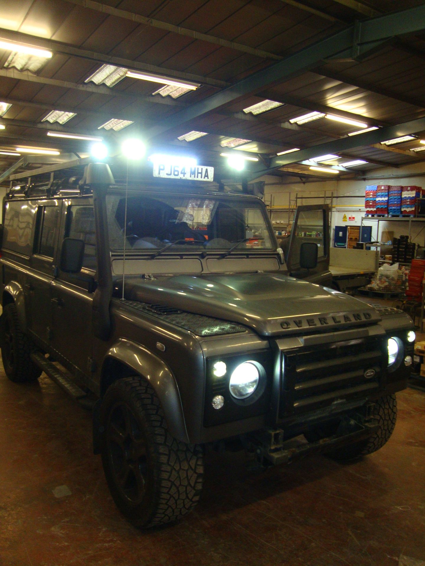 2014 Land Rover Defender 110 XS 2.2 TDCi Utility Wagon SMC Over Land Flat Dog Special - Image 2 of 37