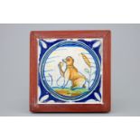 A medallion tile with a monkey holding a ball, ca. 1600, Southern Netherlands - Dim.: 16,5 x 16,5 cm