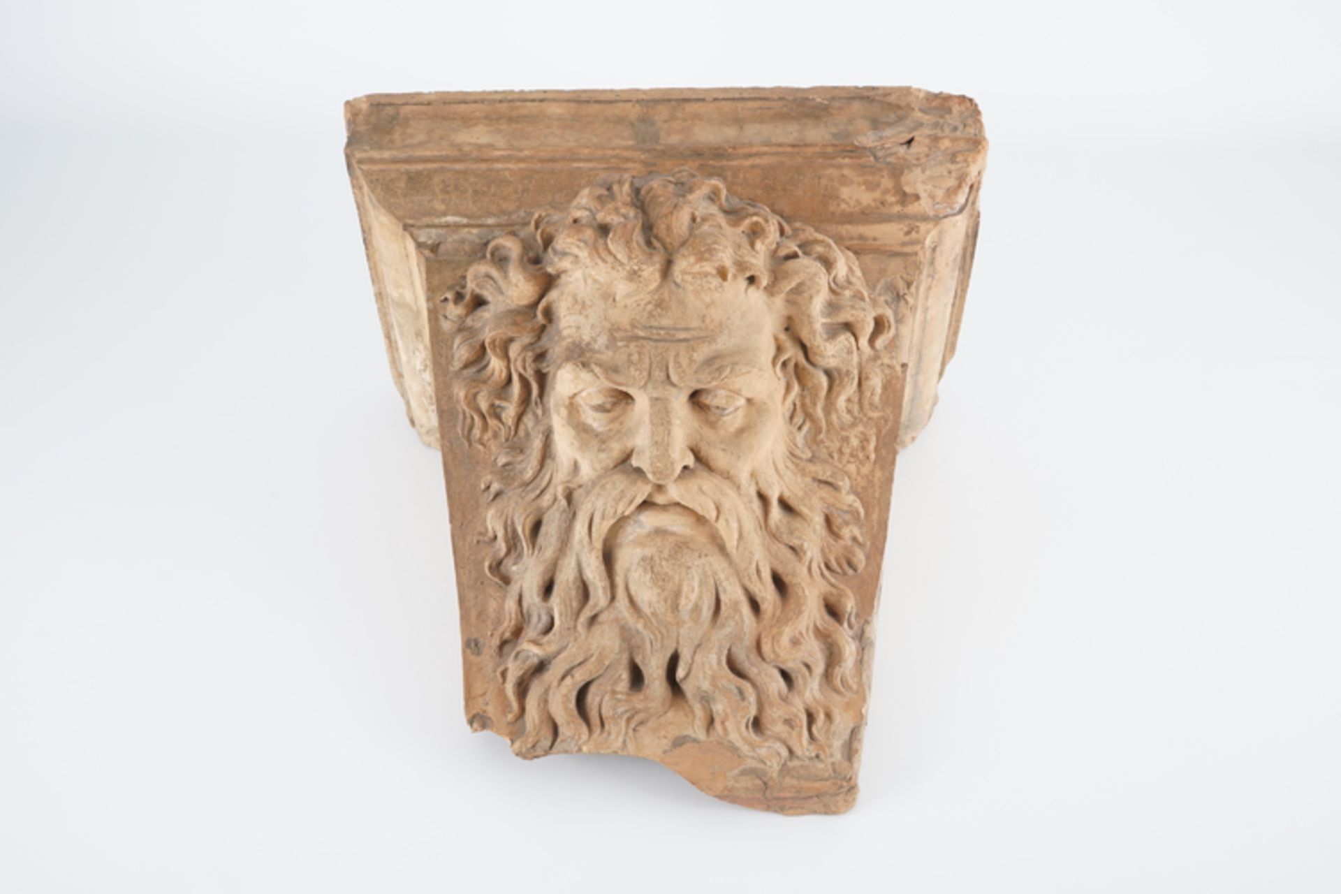 A large French architectural terra cotta fragment depicting Neptune, 17/18th C. - L.: 63 cm - B.: