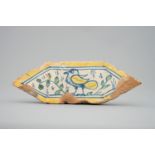 A hexagonal Italian tile with a bird, 16th C. - Dim.: 19,5 x 6,5 cm - Condition reports and high