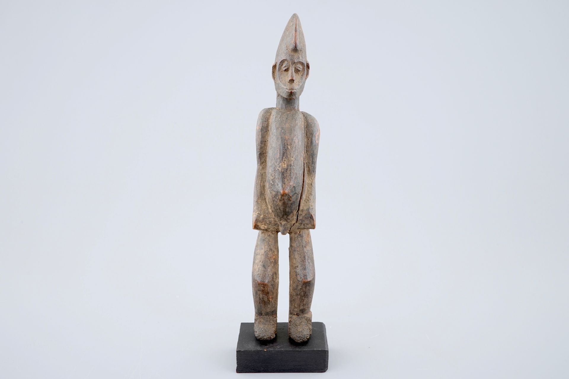 An African carved wood figure, Senufo, Ivory Coast H.: 27,5 cm Condition reports and high resolution - Image 2 of 6