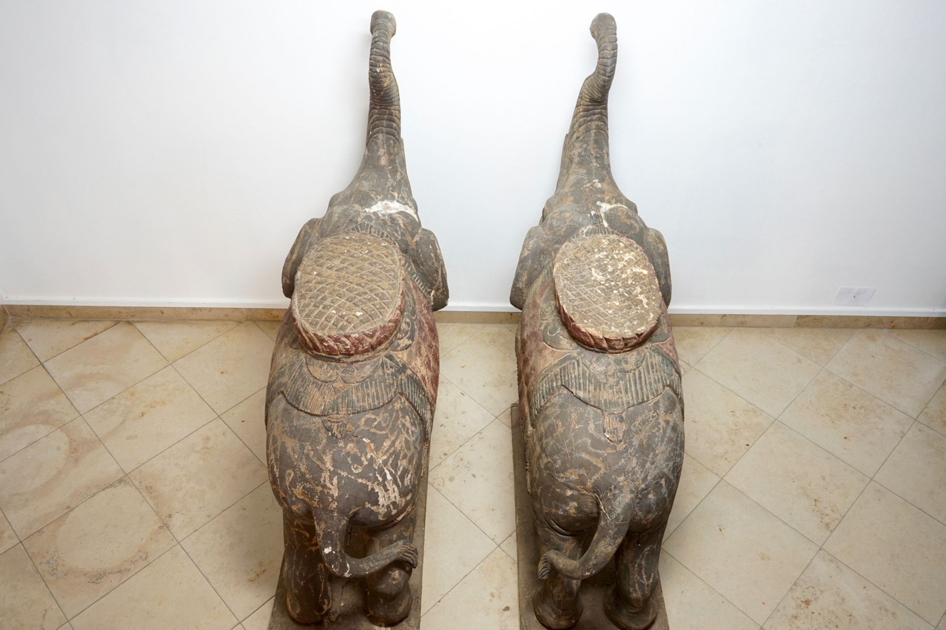 A pair of large wooden polychrome elephants, South-East Asia, 20th C. H.: 156 cm - L.: 141 cm - Image 6 of 8