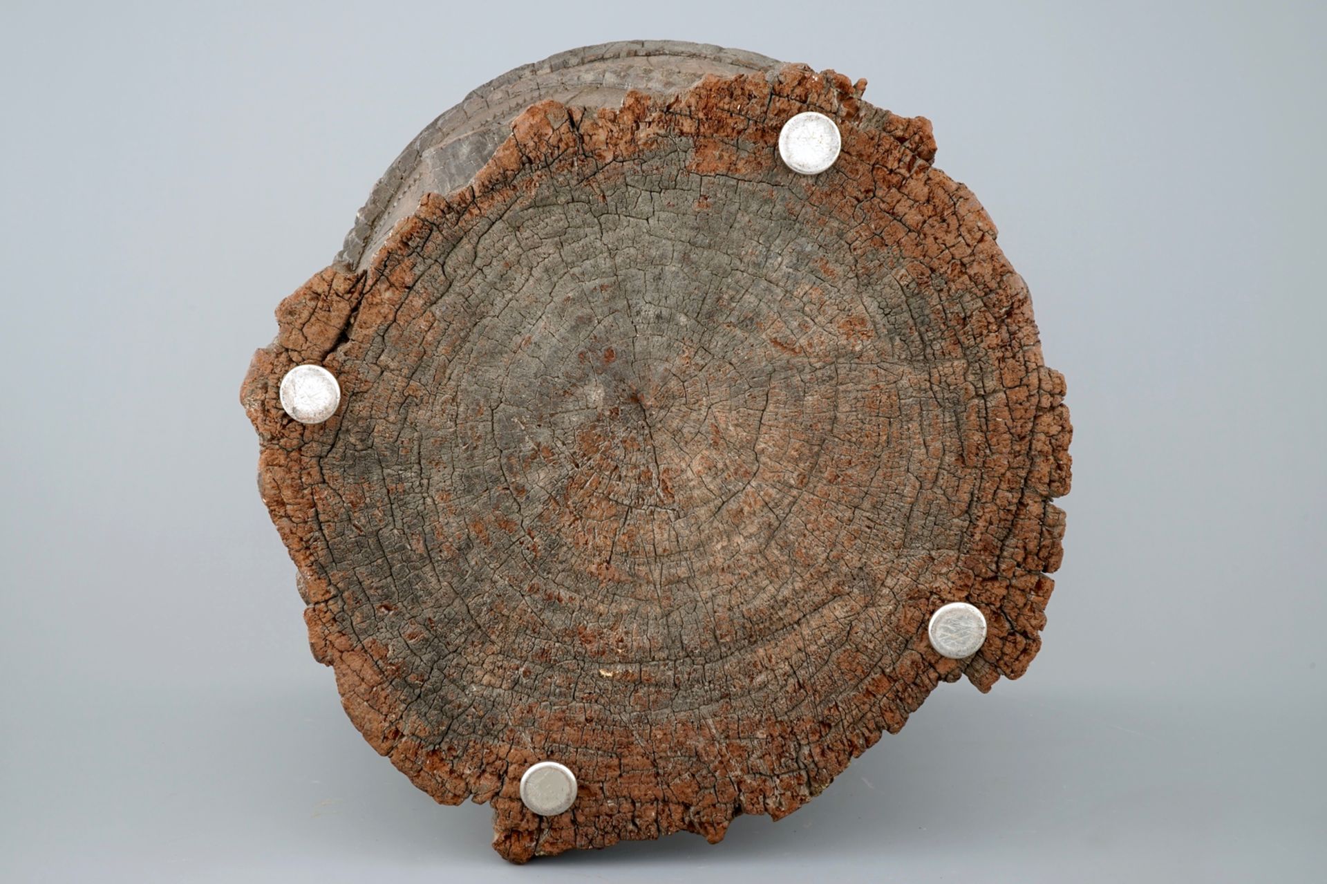 A large African wooden basin, Angola, first half 20th C. Dim.: 50 x 49,5 x 48 cm Condition reports - Image 6 of 6